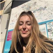 Professeur d’anglais niveau C1. Pédagogie, passion d’enseigner. Jeune fille sérieuse et rigoureuse.